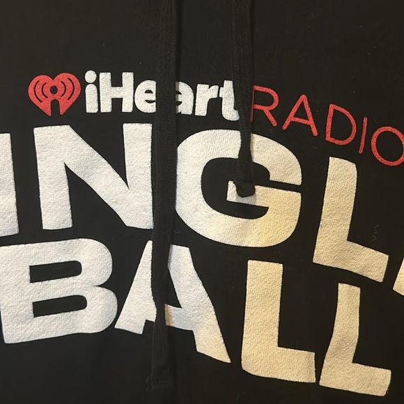 Worn 1X, iHeartRadio, women’s, cozy cropped Jingle Ball hoodie, raw hem - Picture 2 of 4
